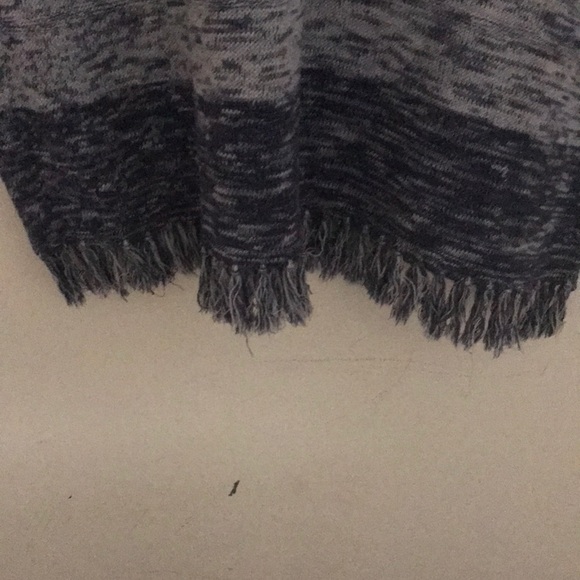 Two (2) Gap cotton sweaters - Picture 5 of 8